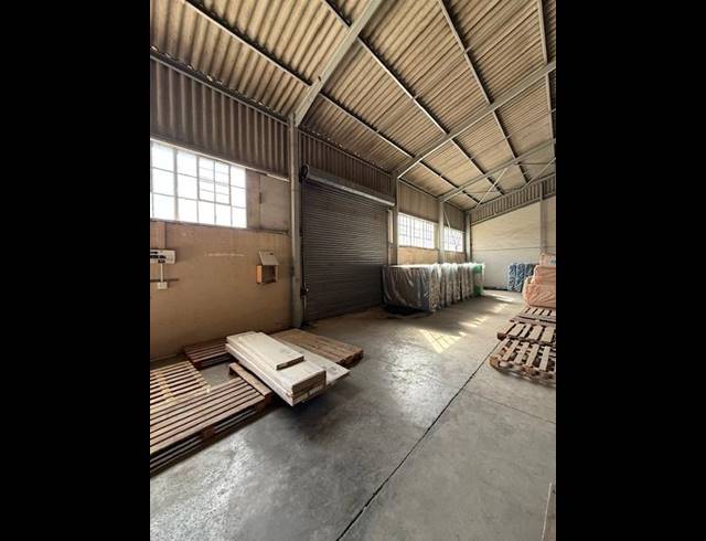 INDUSTRIAL PROPERTY TO RENT IN NORTH END